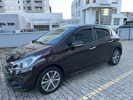 PEUGEOT 208 1.6 GRIFFE 16V FLEX 4P AUTOMÁTICO PEUGEOT 208 1.6 GRIFFE 16V FLEX 4P AUTOMÁTICO